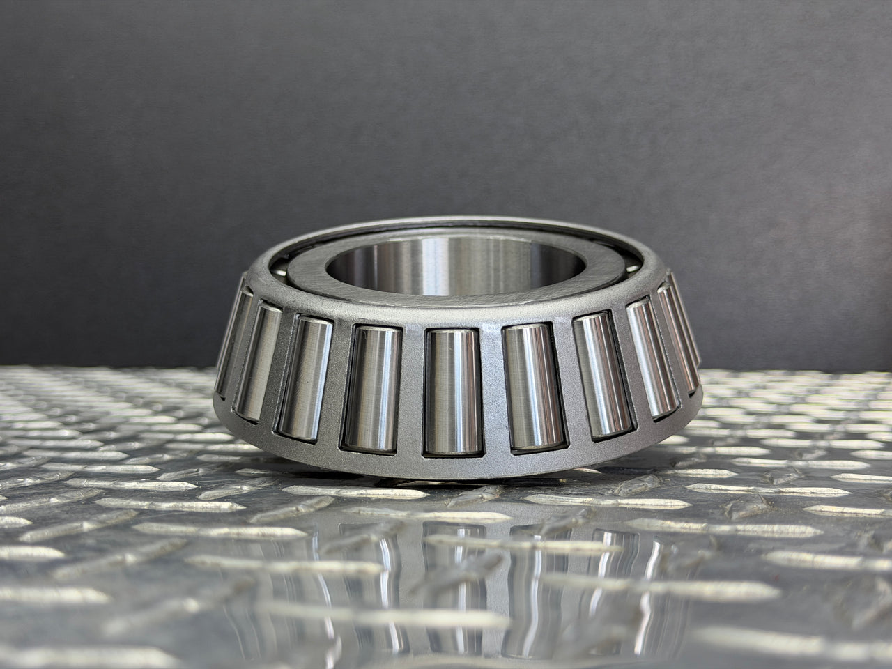 HM813843 Rockwell Cone Bearing 23160